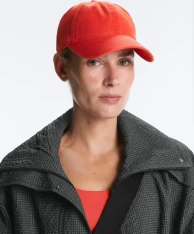 Cappellino in 100% cotone effetto lavato