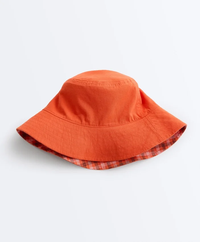 Cappello a secchiello reversibile in misto cotone a quadri Cappello a secchiello reversibile in misto cotone a quadri