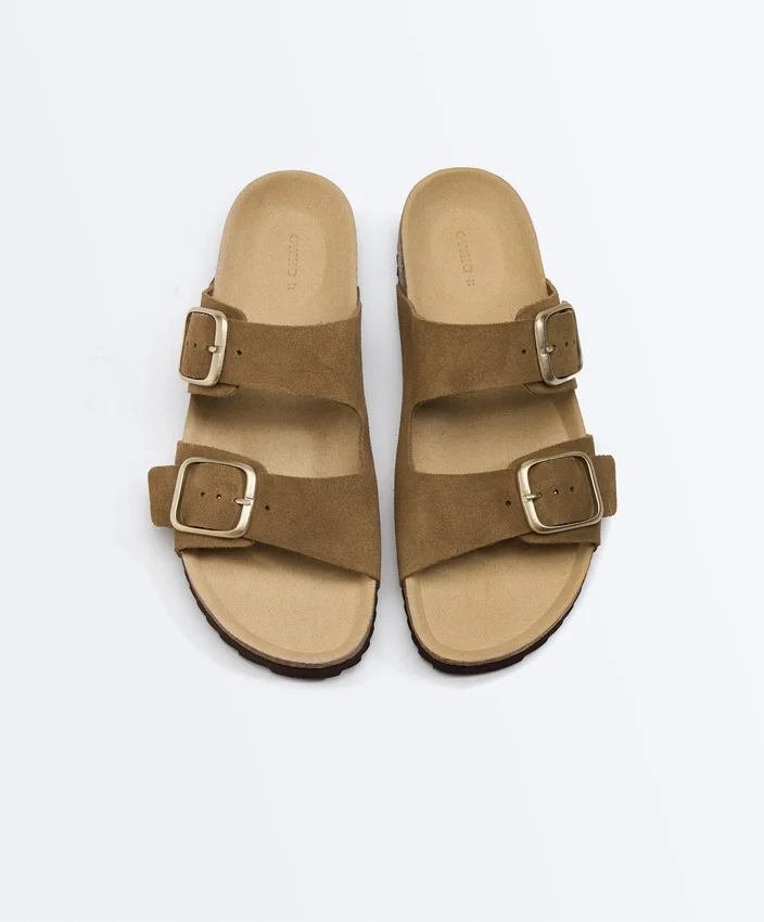 Ciabatte con fibbia in pelle crosta Ciabatte con fibbia in pelle crosta