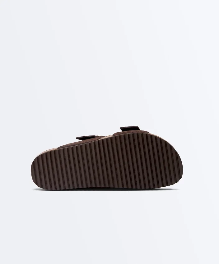 Ciabatte con fibbia in pelle crosta Ciabatte con fibbia in pelle crosta