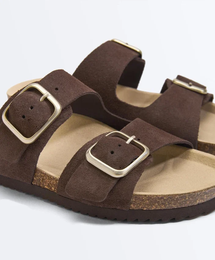 Ciabatte con fibbia in pelle crosta Ciabatte con fibbia in pelle crosta