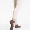 Confezione da 2 paia di calze in misto cotone per yoga e pilates con fasce incrociate Confezione da 2 paia di calze in misto cotone per yoga e pilates con fasce incrociate