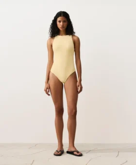 Costume intero all’americana in maglia all’uncinetto con effetto a bolle