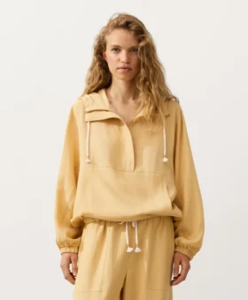Felpa con mezza zip, tasca frontale, misto lyocell e 24% lino Felpa con mezza zip, tasca frontale, misto lyocell e 24% lino