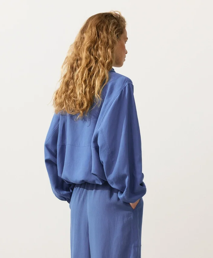 Felpa con mezza zip, tasca frontale, misto lyocell e 24% lino Felpa con mezza zip, tasca frontale, misto lyocell e 24% lino