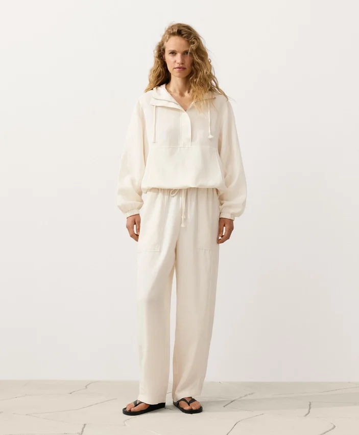 Felpa con mezza zip, tasca frontale, misto lyocell e 24% lino Felpa con mezza zip, tasca frontale, misto lyocell e 24% lino