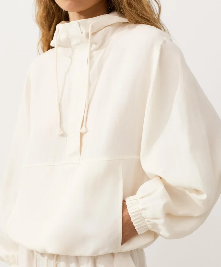 Felpa con mezza zip, tasca frontale, misto lyocell e 24% lino Felpa con mezza zip, tasca frontale, misto lyocell e 24% lino