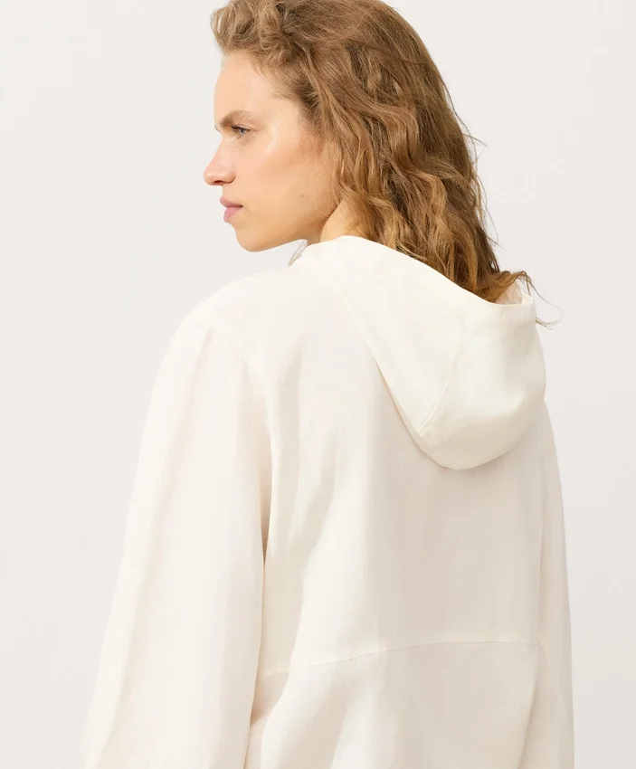 Felpa con mezza zip, tasca frontale, misto lyocell e 24% lino Felpa con mezza zip, tasca frontale, misto lyocell e 24% lino