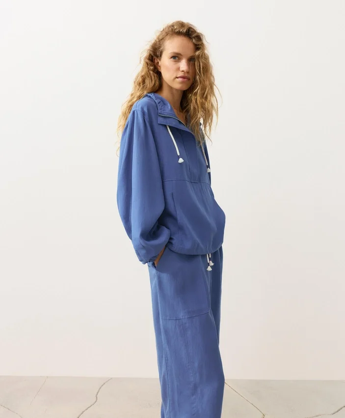 Felpa con mezza zip, tasca frontale, misto lyocell e 24% lino Felpa con mezza zip, tasca frontale, misto lyocell e 24% lino