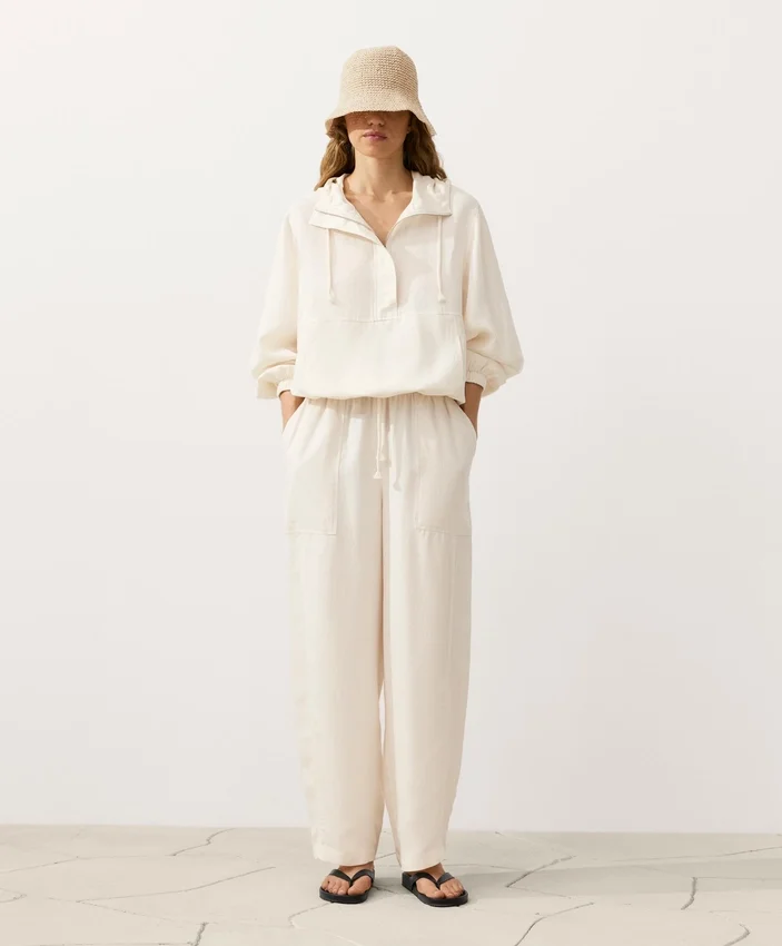 Felpa con mezza zip, tasca frontale, misto lyocell e 24% lino Felpa con mezza zip, tasca frontale, misto lyocell e 24% lino