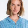Giacca con cappuccio in maglia a trecce lavata