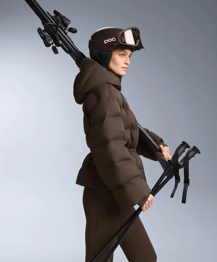 Giacca imbottita leggera con imbottitura idrorepellente composta per l’80% da piumino e per il 20% da Minardi Piume Ski. Giacca imbottita leggera con imbottitura idrorepellente composta per l’80% da piumino e per il 20% da Minardi Piume Ski.