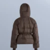 Giacca imbottita leggera con imbottitura idrorepellente composta per l’80% da piumino e per il 20% da Minardi Piume Ski. Giacca imbottita leggera con imbottitura idrorepellente composta per l’80% da piumino e per il 20% da Minardi Piume Ski.
