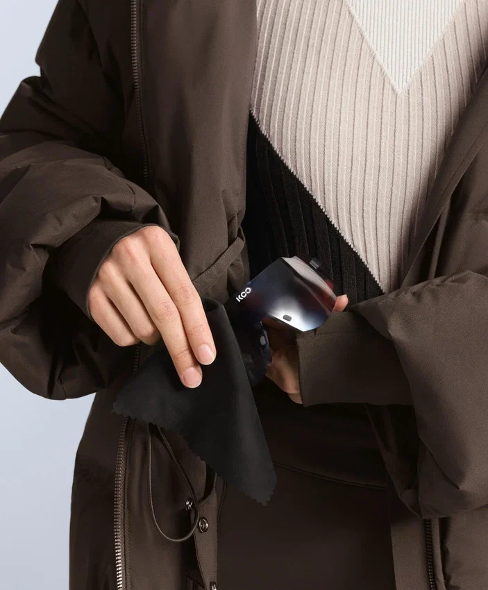 Giacca imbottita leggera con imbottitura idrorepellente composta per l’80% da piumino e per il 20% da Minardi Piume Ski. Giacca imbottita leggera con imbottitura idrorepellente composta per l’80% da piumino e per il 20% da Minardi Piume Ski.