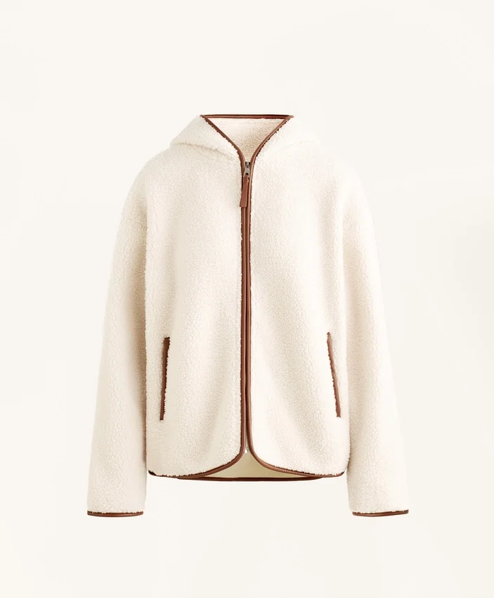 Giacca in finta pelle di montoni con cappuccio Giacca in finta pelle di montoni con cappuccio