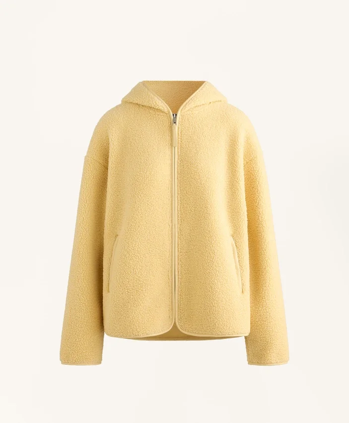 Giacca in finta pelle di montoni con cappuccio Giacca in finta pelle di montoni con cappuccio