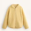 Giacca in finta pelle di montoni con cappuccio Giacca in finta pelle di montoni con cappuccio
