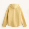 Giacca in finta pelle di montoni con cappuccio Giacca in finta pelle di montoni con cappuccio