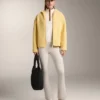 Giacca in finta pelle di montoni con cappuccio Giacca in finta pelle di montoni con cappuccio