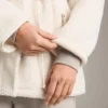 Giacca in finta pelle di montoni con vita regolabile