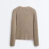 Giacca in maglia a coste con chiusura con lacci laterali Giacca in maglia a coste con chiusura con lacci laterali