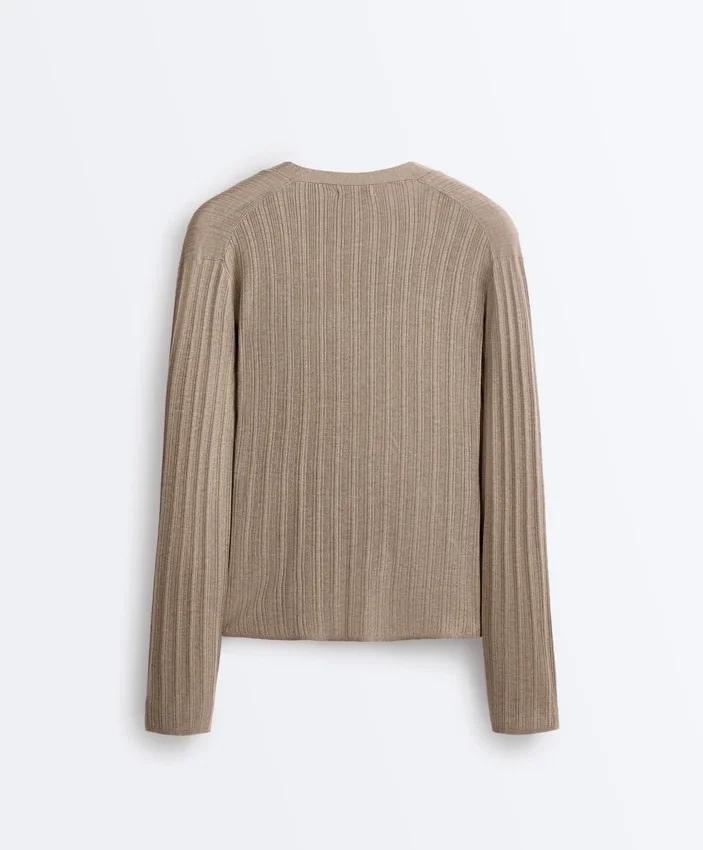 Giacca in maglia a coste con chiusura con lacci laterali Giacca in maglia a coste con chiusura con lacci laterali
