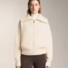 Giacca in maglia con collo alto Giacca in maglia con collo alto