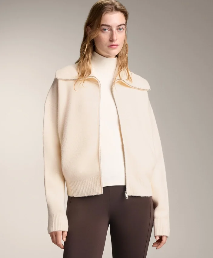 Giacca in maglia con collo alto Giacca in maglia con collo alto