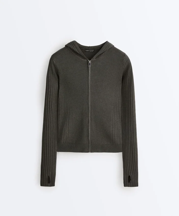 Giacca in maglia slim fit con cappuccio Giacca in maglia slim fit con cappuccio