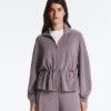 Giacca in modal Soft Touch con vita regolabile e collo alto Giacca in modal Soft Touch con vita regolabile e collo alto
