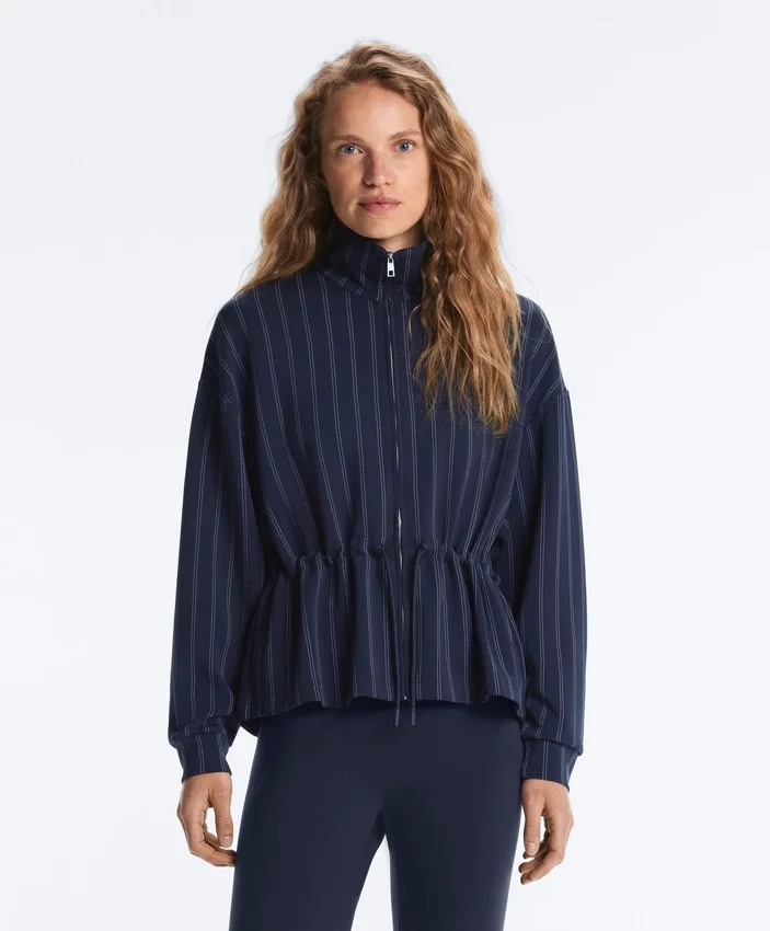 Giacca in modal Soft Touch con vita regolabile e collo alto Giacca in modal Soft Touch con vita regolabile e collo alto