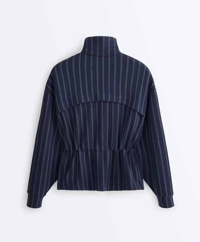 Giacca in modal Soft Touch con vita regolabile e collo alto Giacca in modal Soft Touch con vita regolabile e collo alto