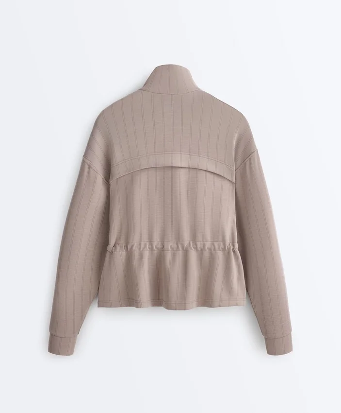 Giacca in modal Soft Touch con vita regolabile e collo alto Giacca in modal Soft Touch con vita regolabile e collo alto
