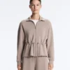 Giacca in modal Soft Touch con vita regolabile e collo alto Giacca in modal Soft Touch con vita regolabile e collo alto