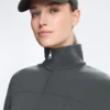 Giacca in modal Soft Touch con vita regolabile e collo alto Giacca in modal Soft Touch con vita regolabile e collo alto