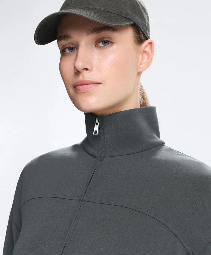 Giacca in modal Soft Touch con vita regolabile e collo alto Giacca in modal Soft Touch con vita regolabile e collo alto