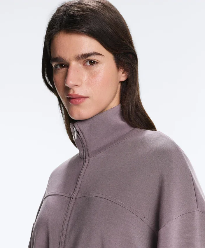 Giacca in modal Soft Touch con vita regolabile e collo alto Giacca in modal Soft Touch con vita regolabile e collo alto