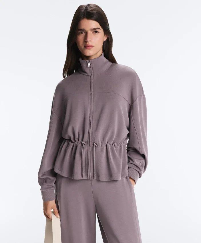 Giacca in modal Soft Touch con vita regolabile e collo alto Giacca in modal Soft Touch con vita regolabile e collo alto