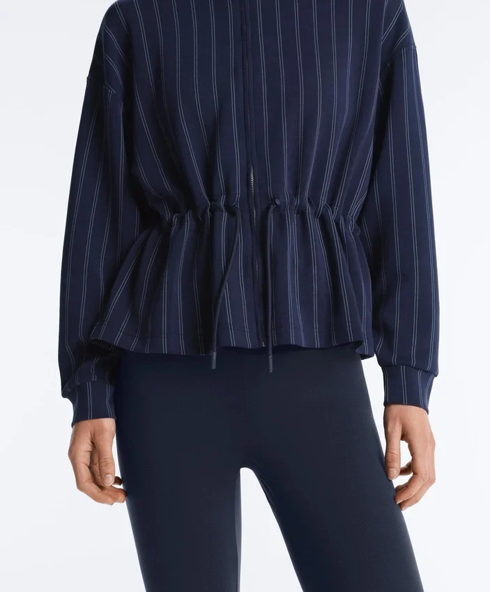 Giacca in modal Soft Touch con vita regolabile e collo alto Giacca in modal Soft Touch con vita regolabile e collo alto