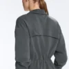 Giacca in modal Soft Touch con vita regolabile e collo alto Giacca in modal Soft Touch con vita regolabile e collo alto