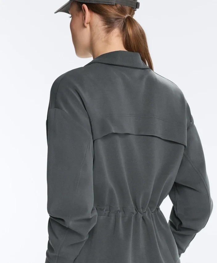 Giacca in modal Soft Touch con vita regolabile e collo alto Giacca in modal Soft Touch con vita regolabile e collo alto