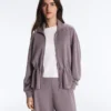 Giacca in modal Soft Touch con vita regolabile e collo alto Giacca in modal Soft Touch con vita regolabile e collo alto