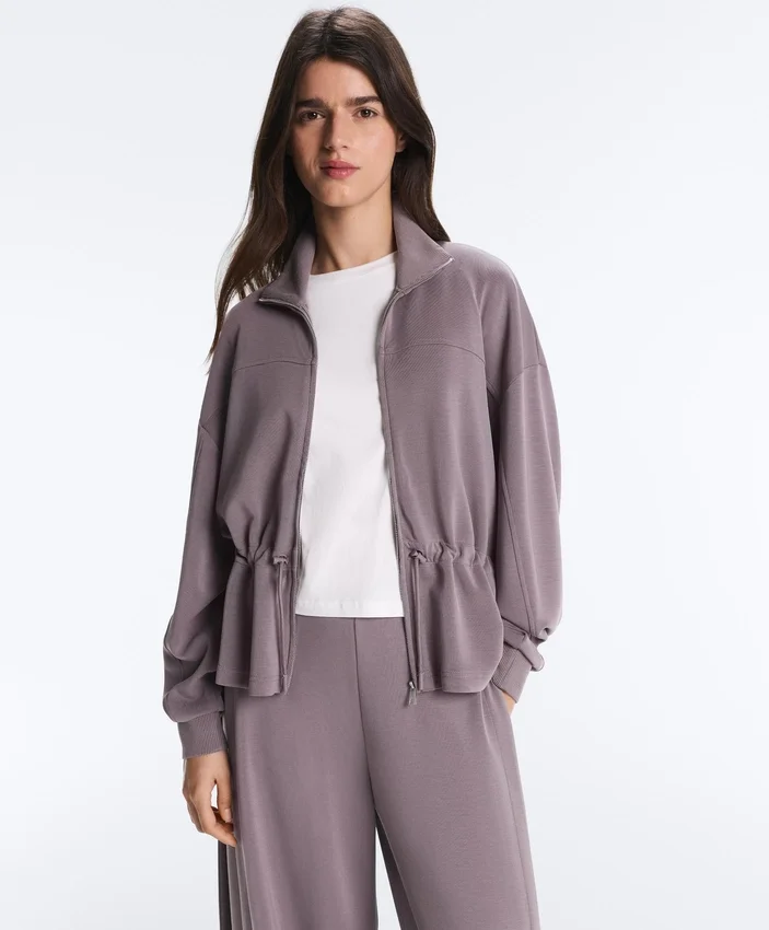Giacca in modal Soft Touch con vita regolabile e collo alto Giacca in modal Soft Touch con vita regolabile e collo alto