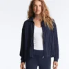 Giacca in modal Soft Touch con vita regolabile e collo alto Giacca in modal Soft Touch con vita regolabile e collo alto