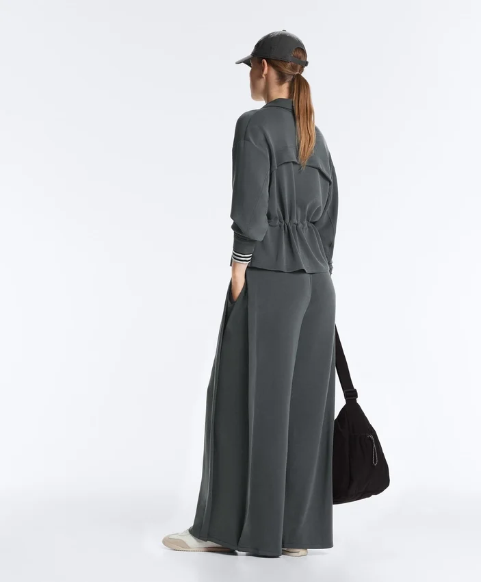 Giacca in modal Soft Touch con vita regolabile e collo alto Giacca in modal Soft Touch con vita regolabile e collo alto