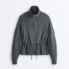 Giacca in modal Soft Touch con vita regolabile e collo alto Giacca in modal Soft Touch con vita regolabile e collo alto