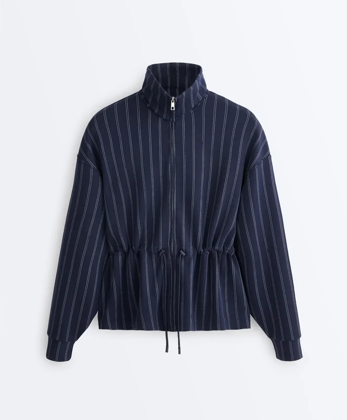 Giacca in modal Soft Touch con vita regolabile e collo alto Giacca in modal Soft Touch con vita regolabile e collo alto
