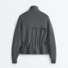 Giacca in modal Soft Touch con vita regolabile e collo alto Giacca in modal Soft Touch con vita regolabile e collo alto