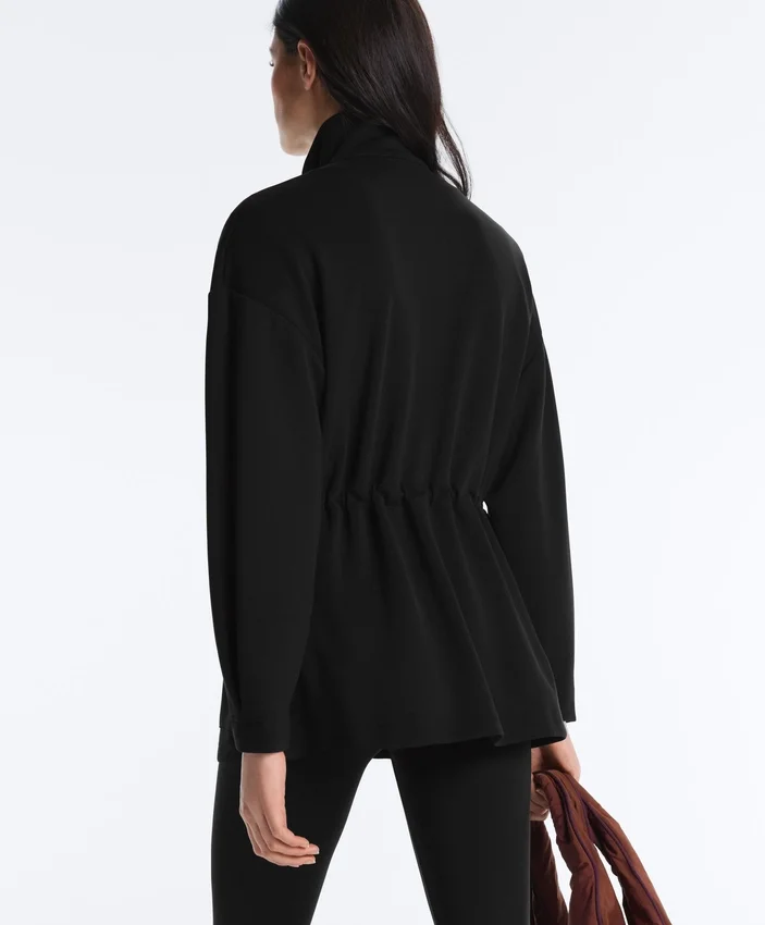 Giacca lunga con tasche in modal e Soft Touch Giacca lunga con tasche in modal e Soft Touch