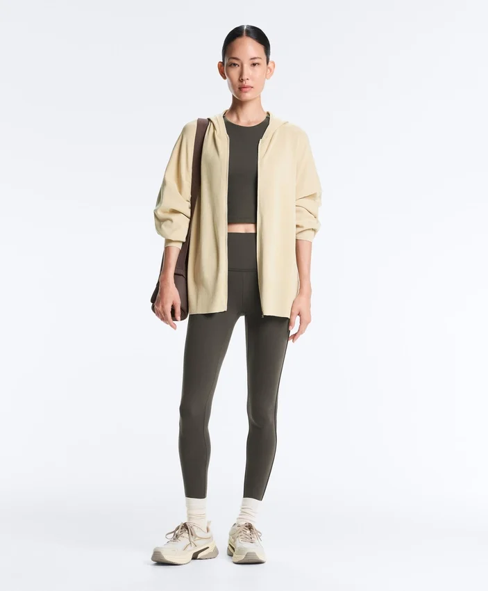Giacca lunga in maglia con cappuccio Giacca lunga in maglia con cappuccio